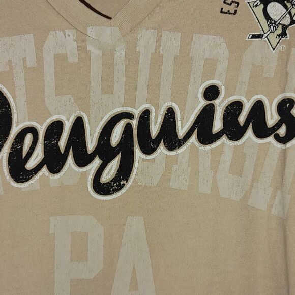 Pittsburgh Penguins V Neck Tee Ladies size Large - Picture 9 of 9